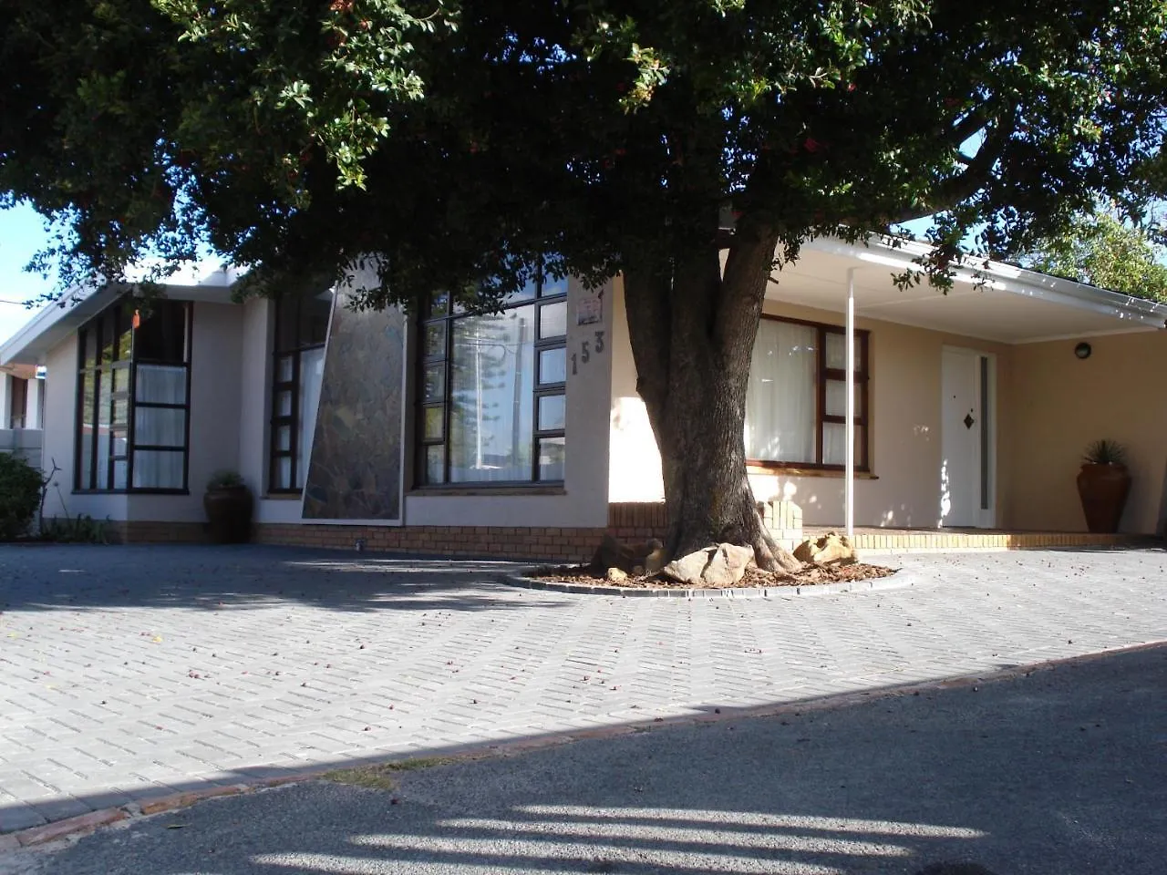 Contatti di N-One Self Catering