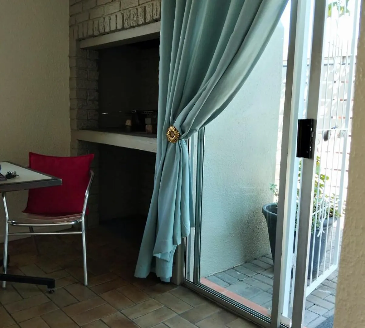 Appartamento N-One Self Catering Goodwood